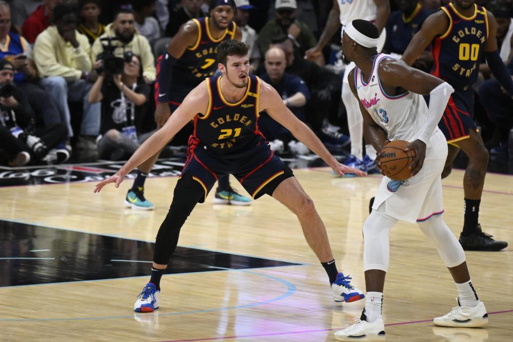 居榜首的背 居榜首的背